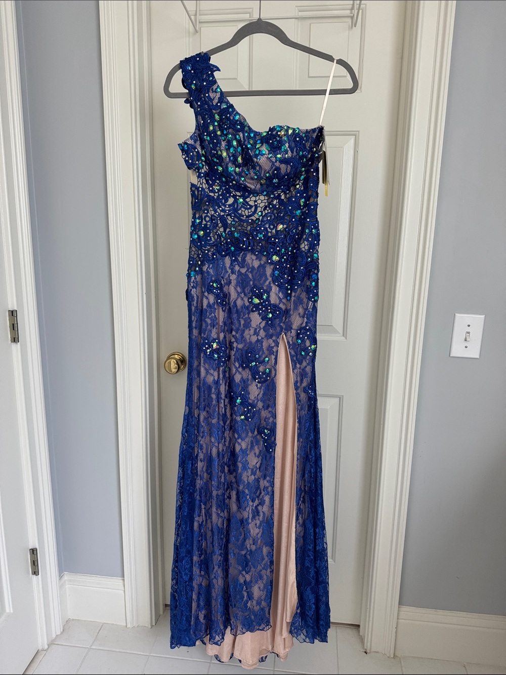 STUNNING Royal Blue & Nude One-Shoulder Formal/Prom Gown – Size 4